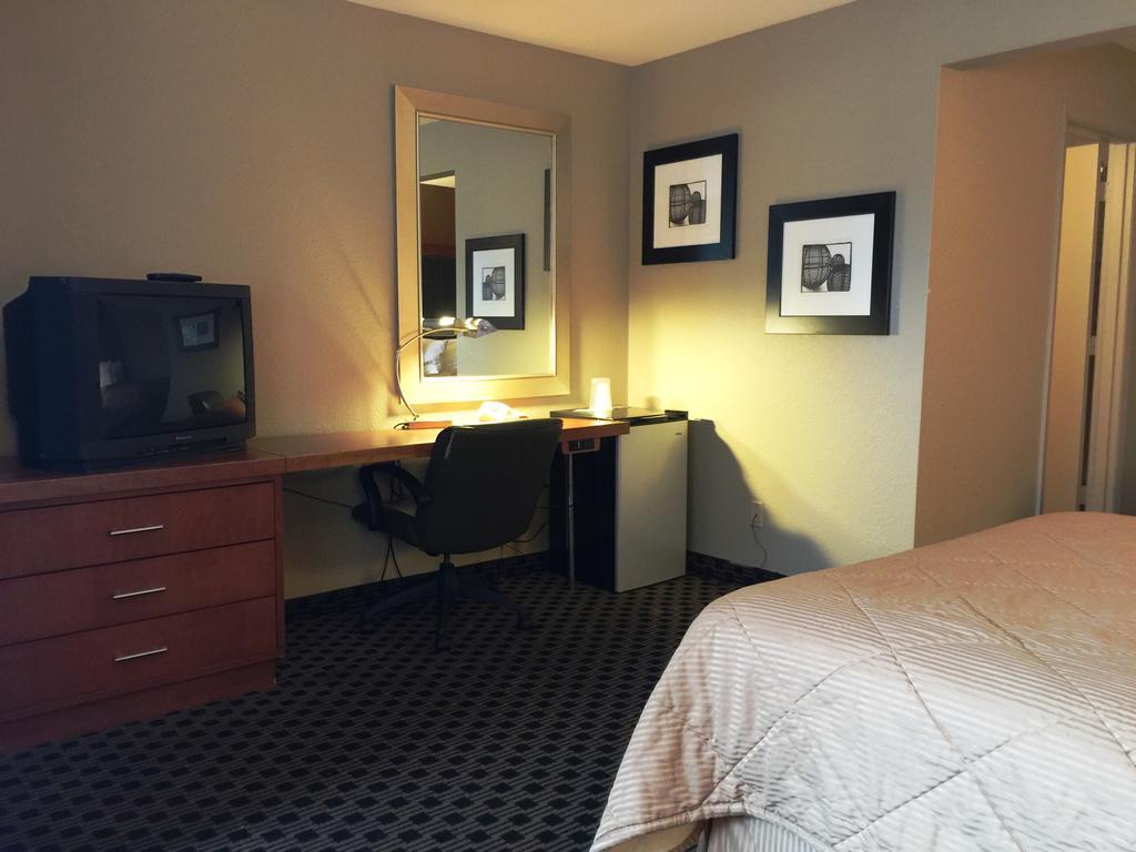 Chestnut Tree Inn Portland Mall 205 Екстериор снимка